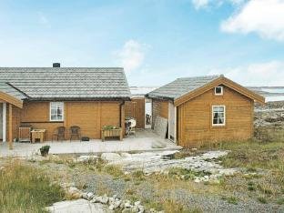 person holiday home in Dyrvik