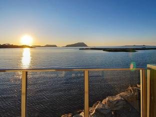 person holiday home in Brattvag