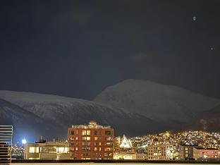 Cozy Top-Floor Apt with Arctic Cathedral View
