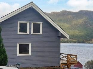 person holiday home in Svelgen