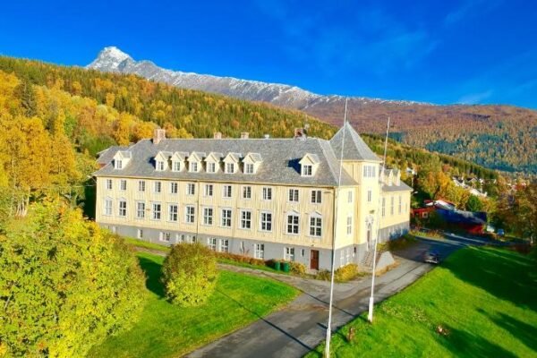 Solhov, Castle of the Lyngen Alps