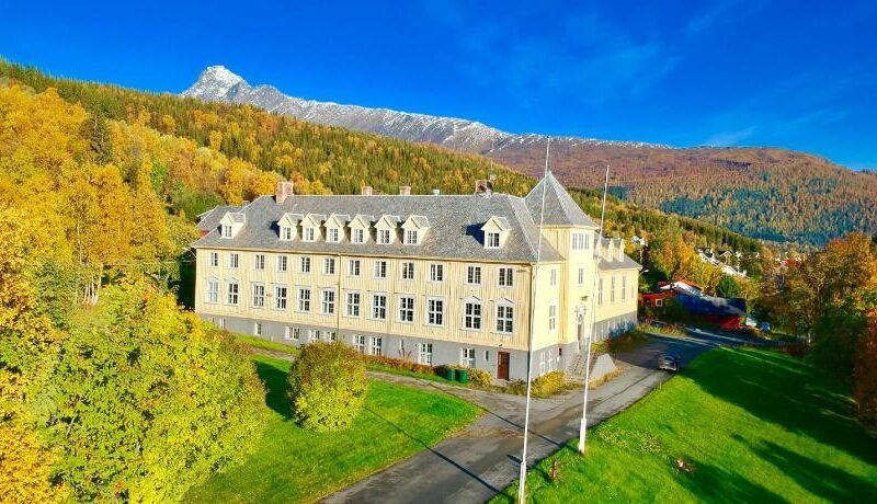 Solhov, Castle of the Lyngen Alps