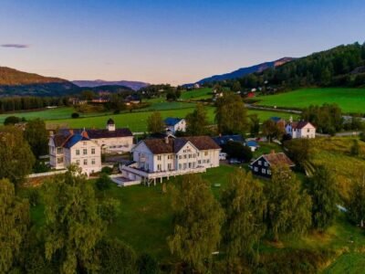 Dale-Gudbrands Gard by Frich`s