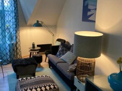 Downtown Historical House with Renovated apartments free P near