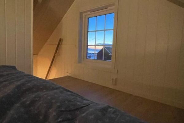 Lofoten_Beach_Eggum_Cabin