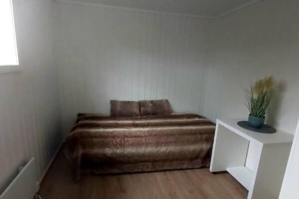 Aurora rooms in shared apartment nr2 We are doing privet Northen lights trips, reindeer trip and Fjo