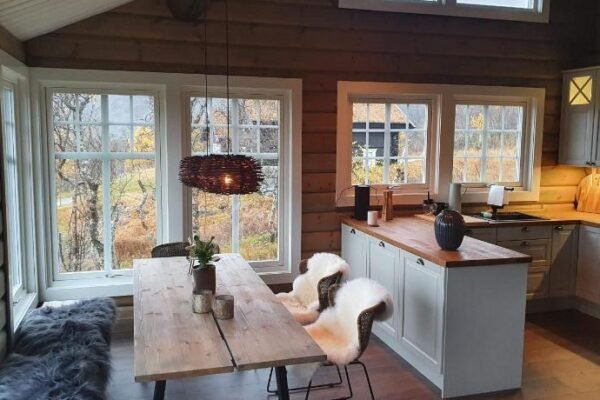 New, Mountain paradise, biking, alpine touring, skiing in & out