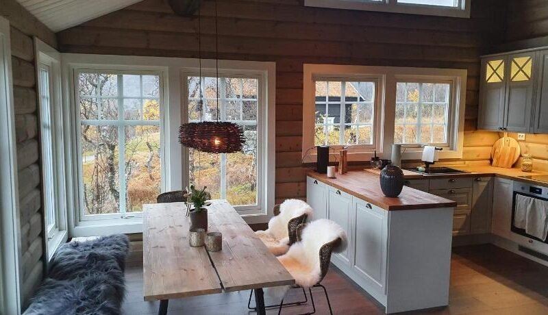 New, Mountain paradise, biking, alpine touring, skiing in & out