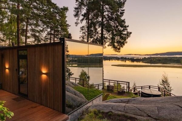 The WonderInn Mirrored Glass Cabin – Wonderinn Delta