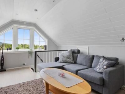 Leilighet med gratis parkering og WiFi