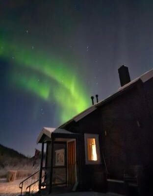 Elvestua house in nature