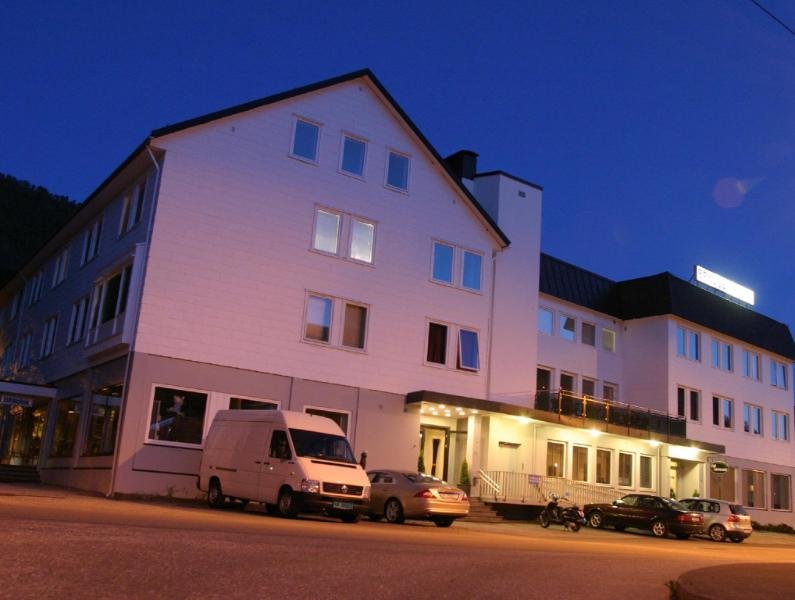 Nordfjord Hotell – Bryggen