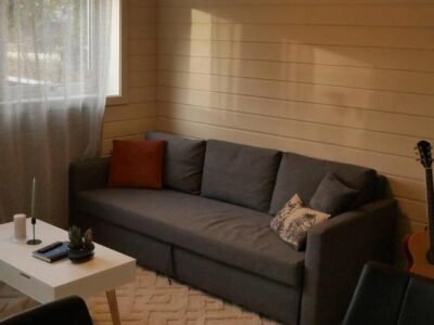 Nyrenovert leilighet med gratis parkering