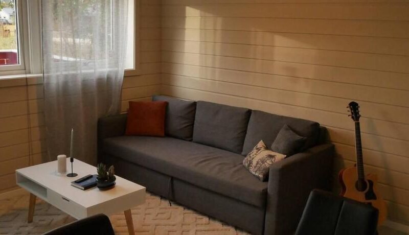 Nyrenovert leilighet med gratis parkering