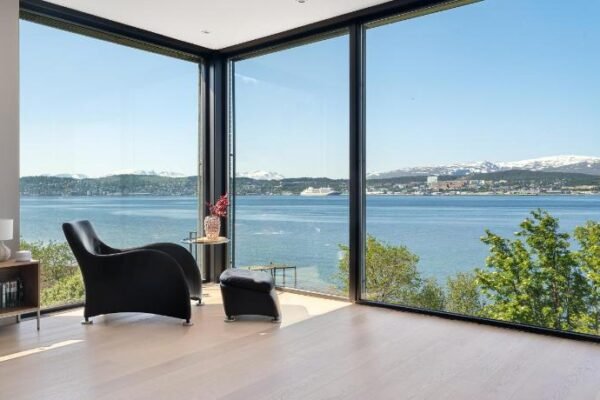 Oceanfront penthouse duplex wamazing view!