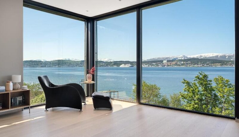 Oceanfront penthouse duplex wamazing view!
