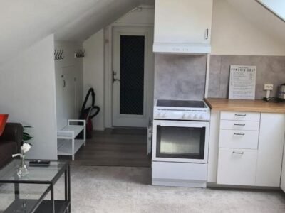 Cosey 1 bedroom loft with free parking