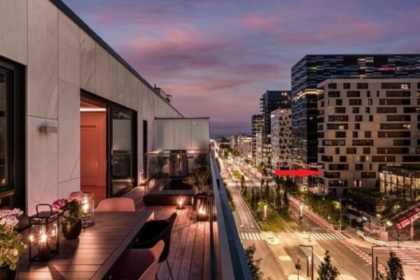 Spacious modern 3BR apartment at CENTRAL OSLO barcode