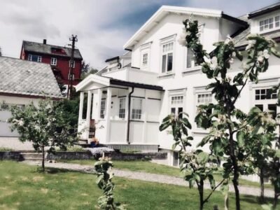 Bo i historisk bygning, kort vei til sentrum