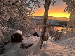 Sauna, hot tub & waterfall in the garden