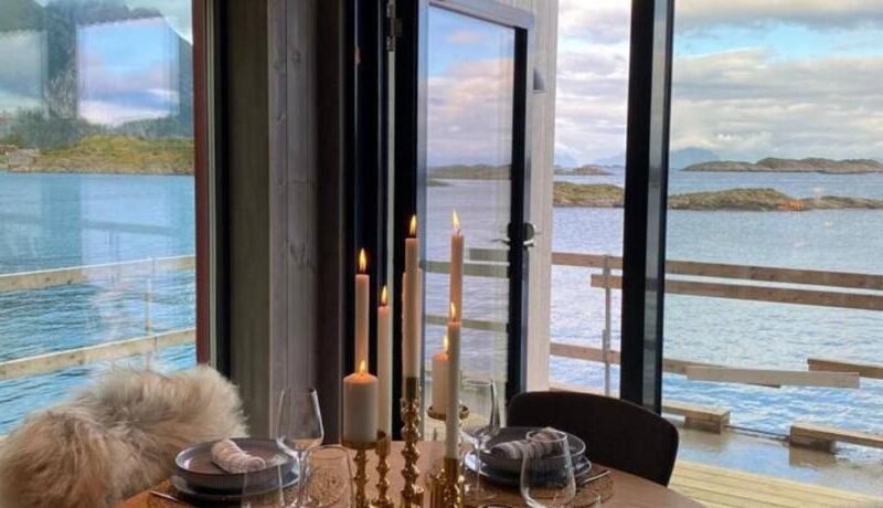 Waterfront apartment with panoramic sea view