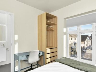 Central Guest House – Bedroom with en suite Bathroom
