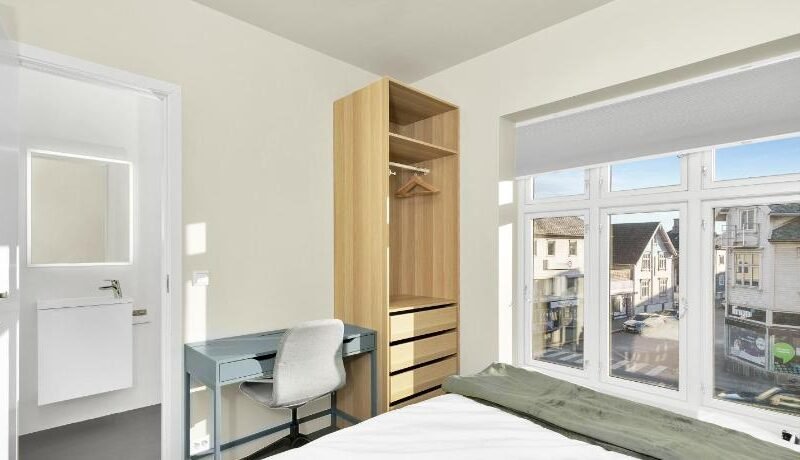 Central Guest House – Bedroom with en suite Bathroom