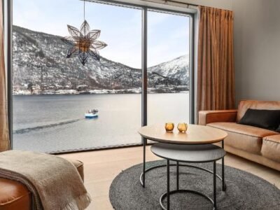 Toppleilighet pa bryggen i Sogndal med fantastisk utsikt