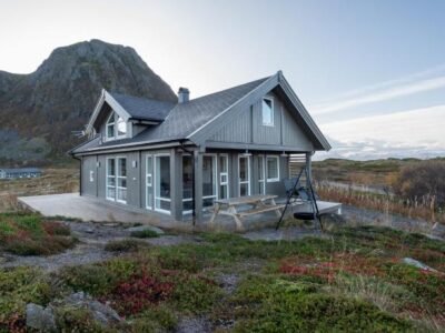 Lofoten Midnightsun Northern lights Golf Beach Horses