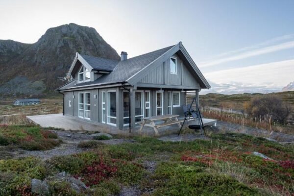 Lofoten Midnightsun Northern lights Golf Beach Horses