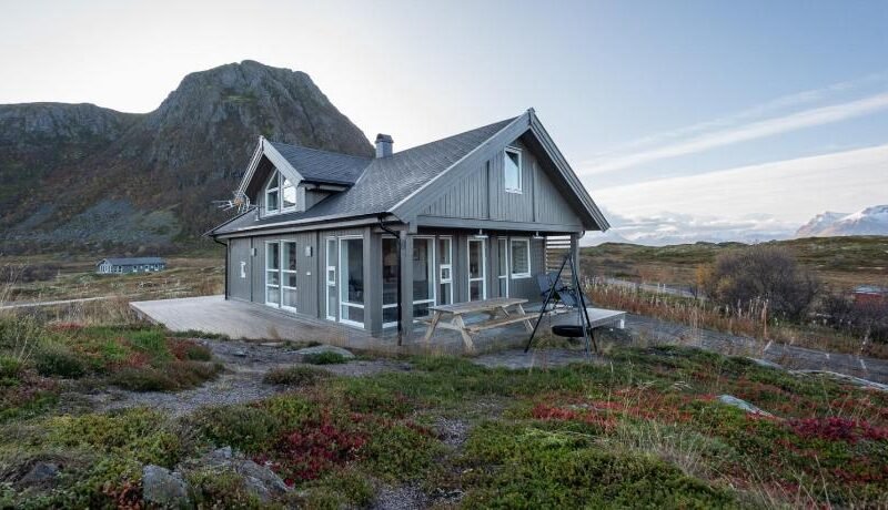 Lofoten Midnightsun Northern lights Golf Beach Horses