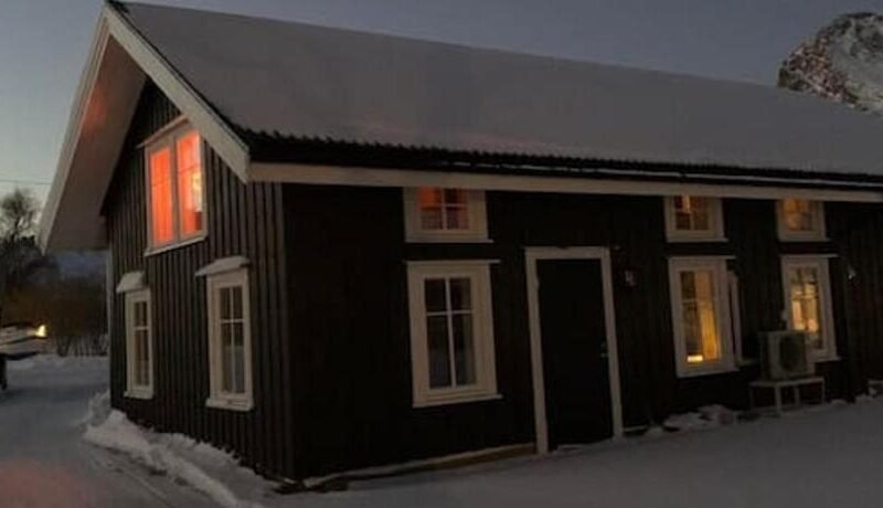 Lofoten- Feriehus Fjøsen