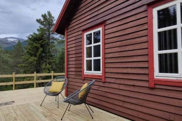 Tronstadbu- 1800s Cabin near Geirangerfjord & Slogen Hike