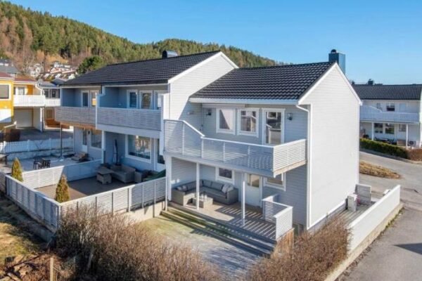 Moderne rekkehus, god standard.