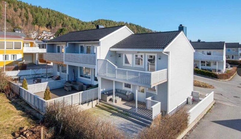 Moderne rekkehus, god standard.