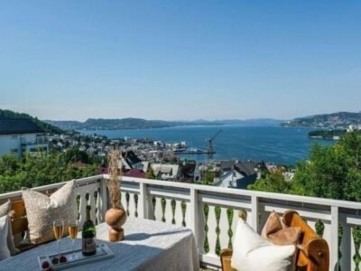 Spacious villa with view – 5BR – FREE parking – Great Wi-Fi