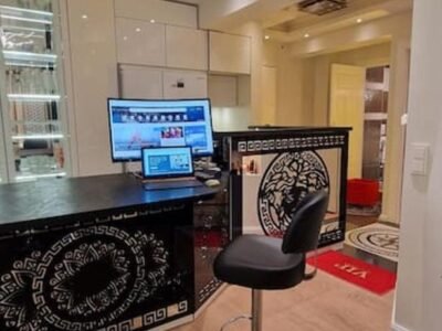 Sentral modern design leilighet med 2 soverom, gratis parkering