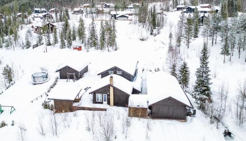 A wonderful estate of two houses for all seasons!