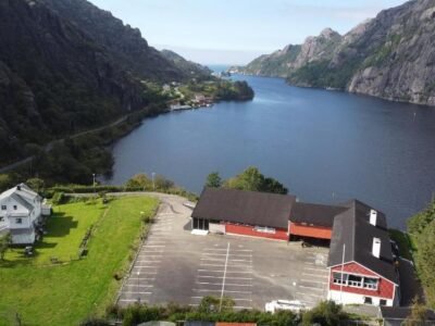 Brufjell Hostel & Parking