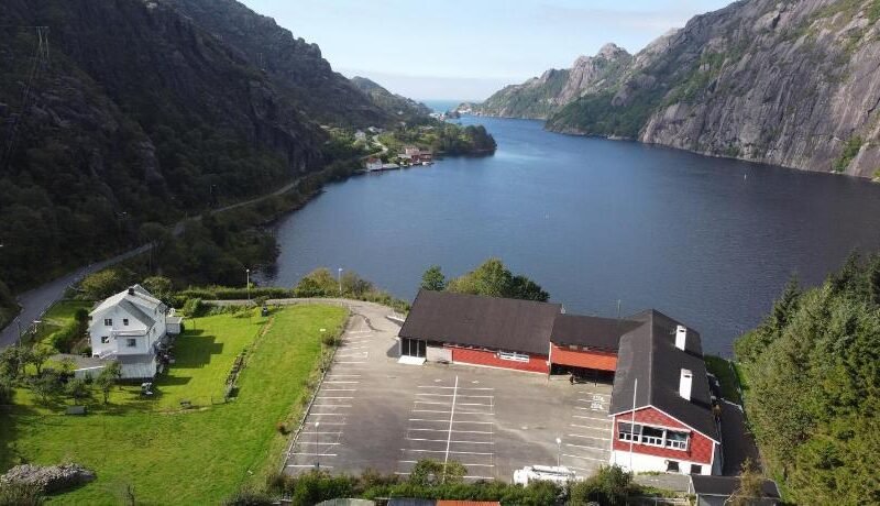 Brufjell Hostel & Parking