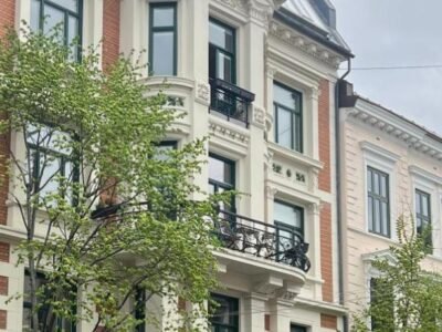 Elegant & Quiet Apartment in Historic House – Prime Location in Oslo West