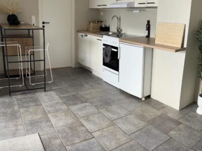 Koselig leilighet nær bussholdeplass og natur.