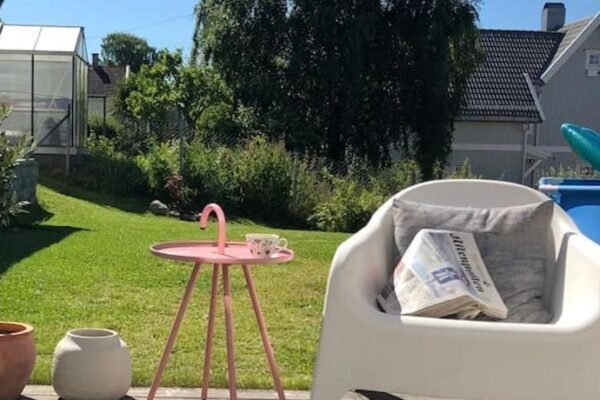 Koselig hus med stor og solrik hage