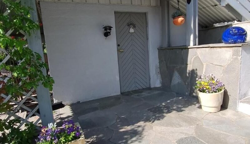 Koselig liten leilighet med hyggelig uteplass