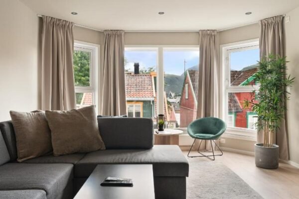 ARCTIC HOMES – The Plaza