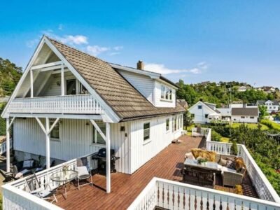 Koselig hus rett ved stranda,nydelig & ferierende!