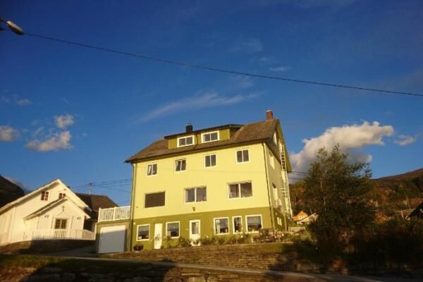 Hardanger Rom & Harmonium “The Green B&B”
