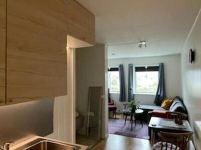 Overnatting Kjøllefjord, Hybelleilighet med kjøkkenkrok og eget bad