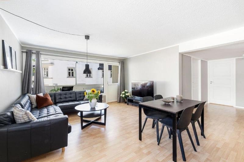 Centrally located in Kvadraturen 3 beds Parking