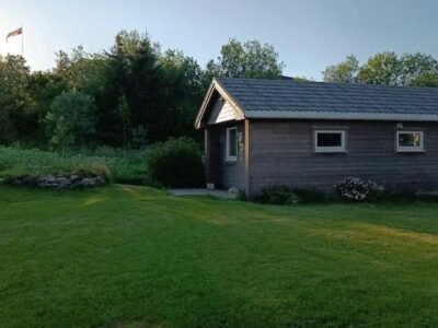 Cozy guesthouse in quiet area of central Leknes